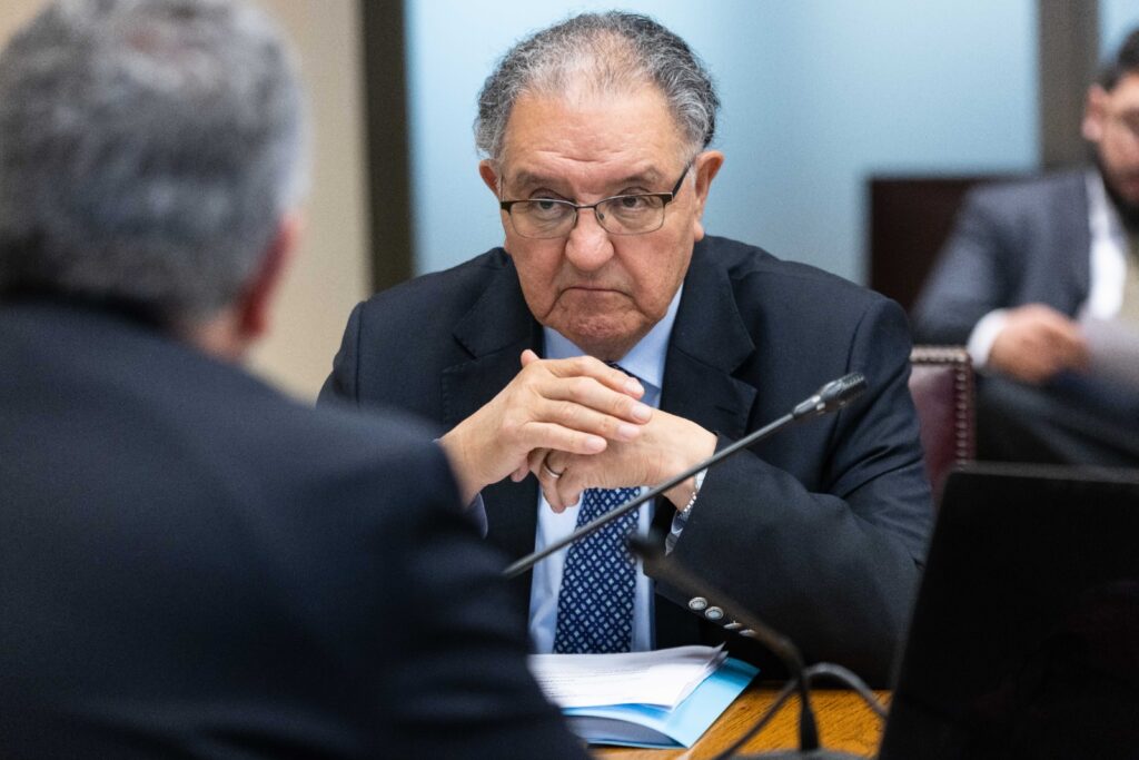 Huenchumilla responde a Kast por llamado a "agradecer a los ricos": "Mis respetos a los pobres de Chile"