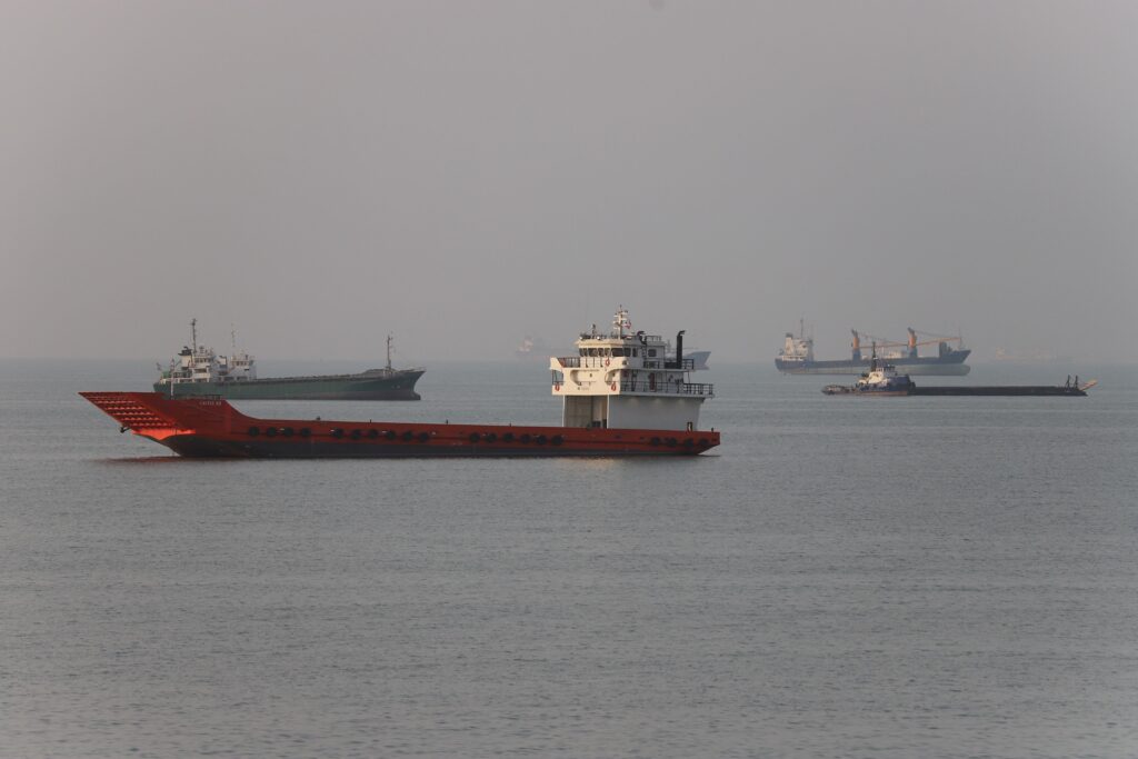 Los marineros atrapados empiezan a abandonar Ormuz bajo el paraguas de la ONU