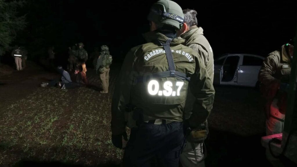 OS7 de Carabineros se anticipa, evita violento asalto y desarticula banda criminal en Victoria OS7 de Carabineros se anticipa, evita violento asalto y desarticula banda criminal en Victoria