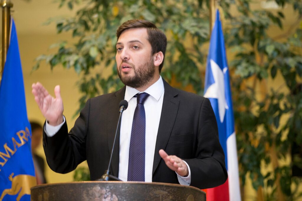 PPD acusa a Republicanos de actuar a favor de Kaiser y no del Gobierno de Kast PPD acusa a Republicanos de actuar a favor de Kaiser y no del Gobierno de Kast