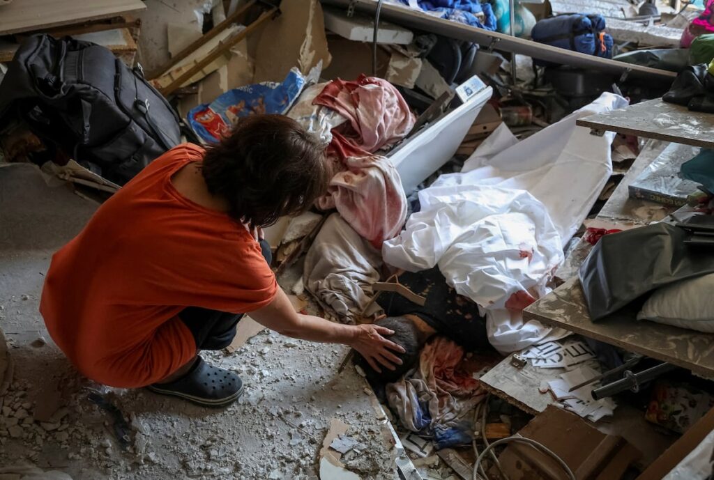 Al menos 30 muertos en uno de los peores bombardeos rusos contra Kiev: “Esto es un ataque terrorista” | internacional