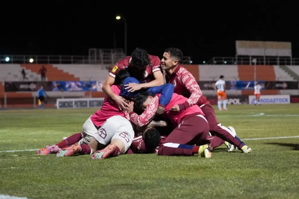 La Serena golpea en la altura con su segundo triunfo al hilo La Serena golpea en la altura con su segundo triunfo al hilo