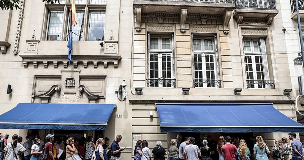 Los plazos judiciales dificultan un freno inminente a la ‘ley de nietos’ Los plazos judiciales dificultan un freno inminente a la 'ley de nietos'