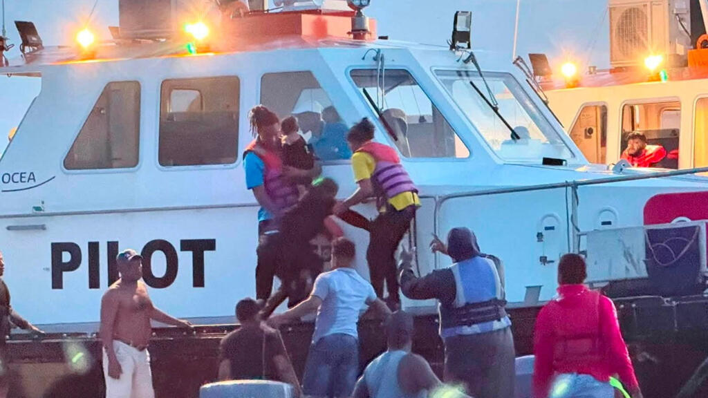 Naufragio de un ferry en Guyana deja al menos 27 muertos y 83 desaparecidos Naufragio de un ferry en Guyana deja al menos 27 muertos y 83 desaparecidos
