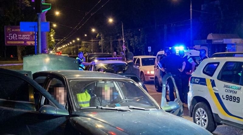 Pelea entre mercenarios: chileno mata a tiros a dos colombianos durante una pelea en Ucrania Pelea entre mercenarios: chileno mata a tiros a dos colombianos durante una pelea en Ucrania