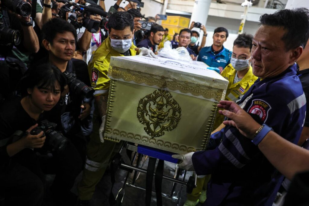Tailandia investiga una cadena de negligencias en el incendio de un bar que ha provocado 30 muertos | internacional Tailandia investiga una cadena de negligencias en el incendio de un bar que ha provocado 30 muertos | internacional
