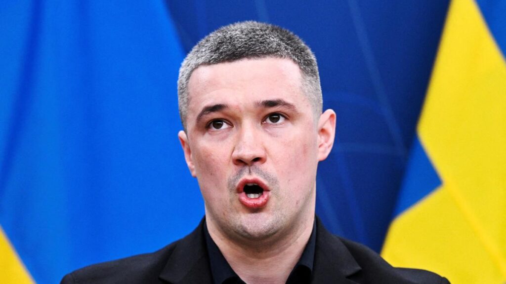 Zelenski abre una crisis en Ucrania al destituir a su ministro de Defensa, Mijailo Fedorov Zelenski abre una crisis en Ucrania al destituir a su ministro de Defensa, Mijailo Fedorov